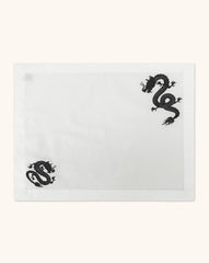 Individuales en Lino Blanco con Bordado de Dragón Negro. Set de 4