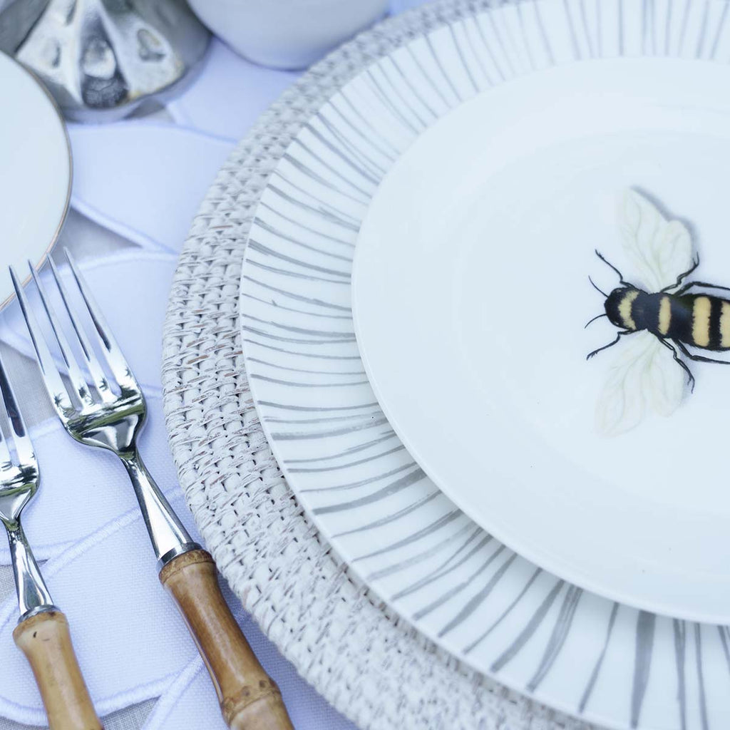 Set de Vajilla Spring Bee para 4 personas con Platos Trinche Rayas Gris Plata, Platos Ensalada Abeja y Plato para Pan con Abeja Volando.