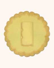 Set de Mantelería Vivi con Individuales y Servilletas en Lino Amarillo con Bordado de Pelitos. Set para 4 personas