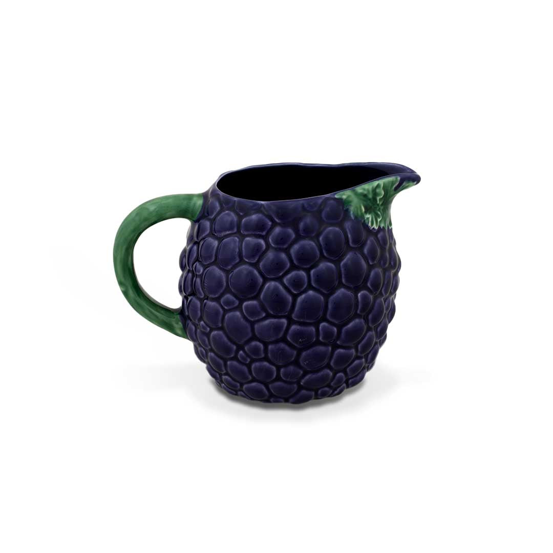 Jarra para agua de cerámica en forma de racimo de uvas moradas, marca Bordallo Pinheiro