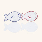 Juego de 4 Servilletas de Coctel Bordadas con Forma de Pez Blanco con bordado Ivory, Rojo y Azul.