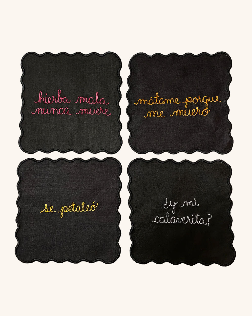 Juego de 4 Servilletas de coctel Bordadas con Frases Típicas de Día de Muertos Set 2
