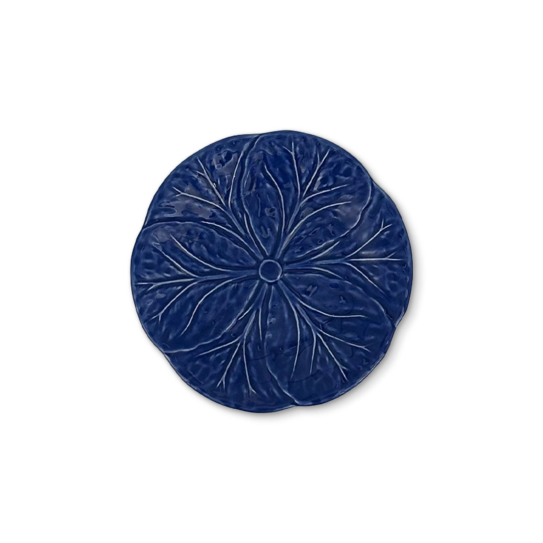 Plato para pan de cerámica en forma de hoja de repollo en color azul cobalto, marca Zash