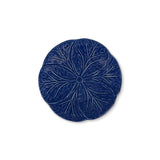 Plato para pan de cerámica en forma de hoja de repollo en color azul cobalto, marca Zash