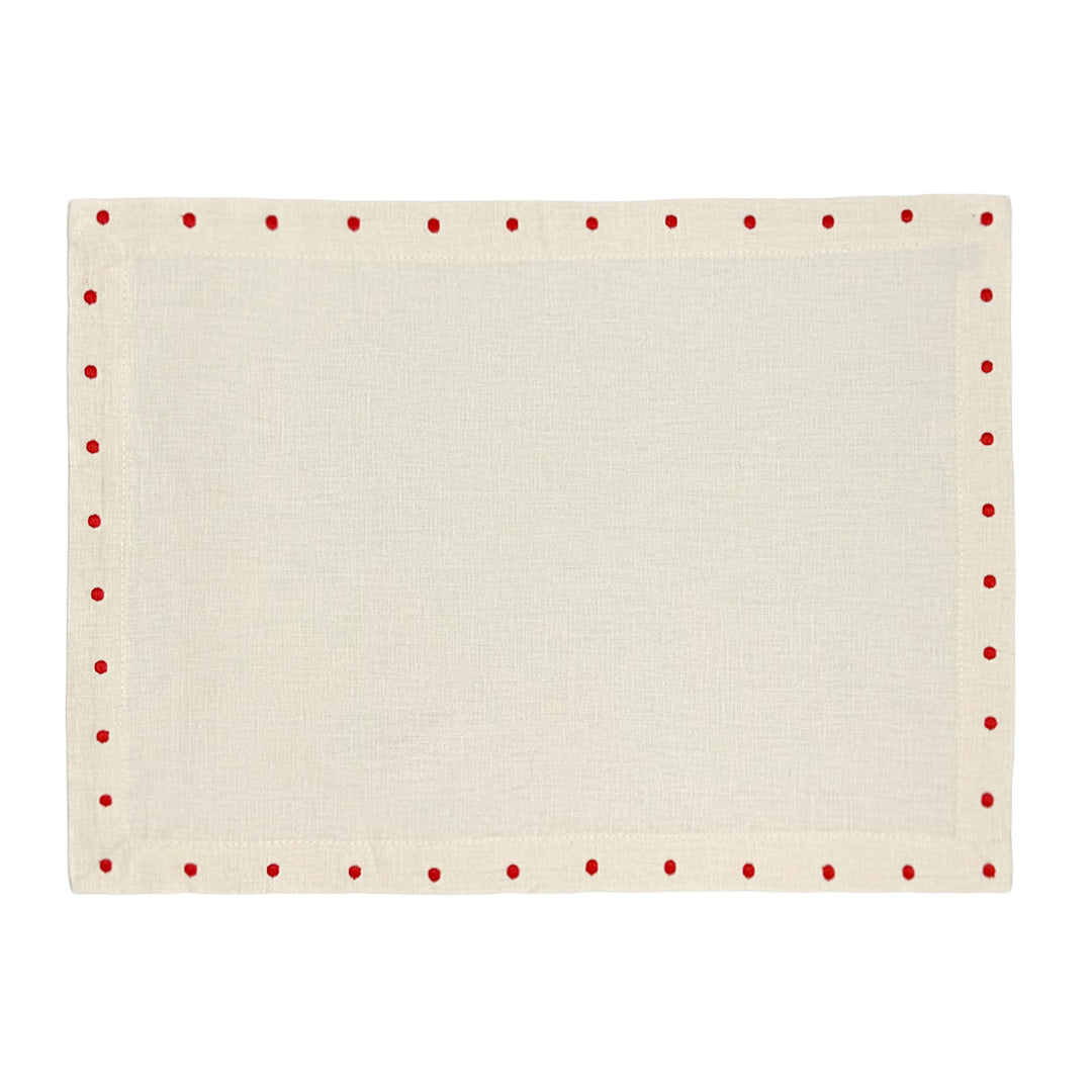 Mantel individual rectangular Silvia de lino arena con borde de puntitos rojos bordados, marca Zash