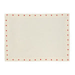 Mantel individual rectangular Silvia de lino arena con borde de puntitos rojos bordados, marca Zash