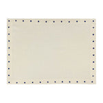 Mantel individual rectangular Silvia en lino arena con borde de puntitos azules bordados, marca Zash