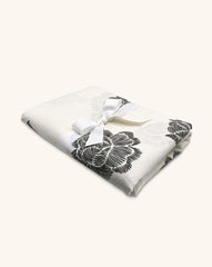 Mantel de Mesa Rectangular en Lino Blanco con Flores Negras 3.7 x 2.7m