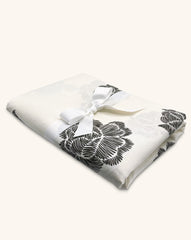 Mantel de Mesa Rectangular en Lino Blanco con Flores Negras 5 x 2.7m