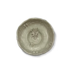 Bowl mezcalero de barro artesanal en blanco con un diablito en el centro