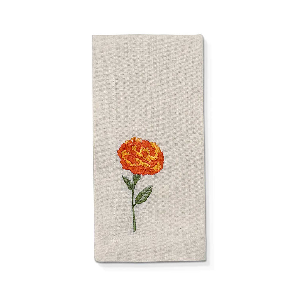 Servilleta de lino arena con bordado de flor de cempasúchil, marca Zash
