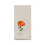 Servilleta de lino arena con bordado de flor de cempasúchil, marca Zash