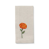 Servilleta de lino arena con bordado de flor de cempasúchil, marca Zash