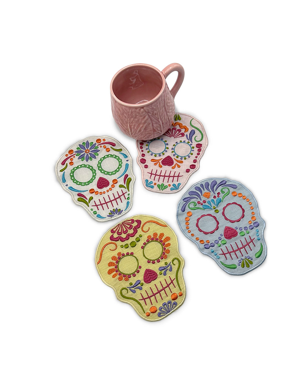 Zashpack con tazas de repollo rosa y cocteleras en forma de calaveritas de azúcar, marca Zash