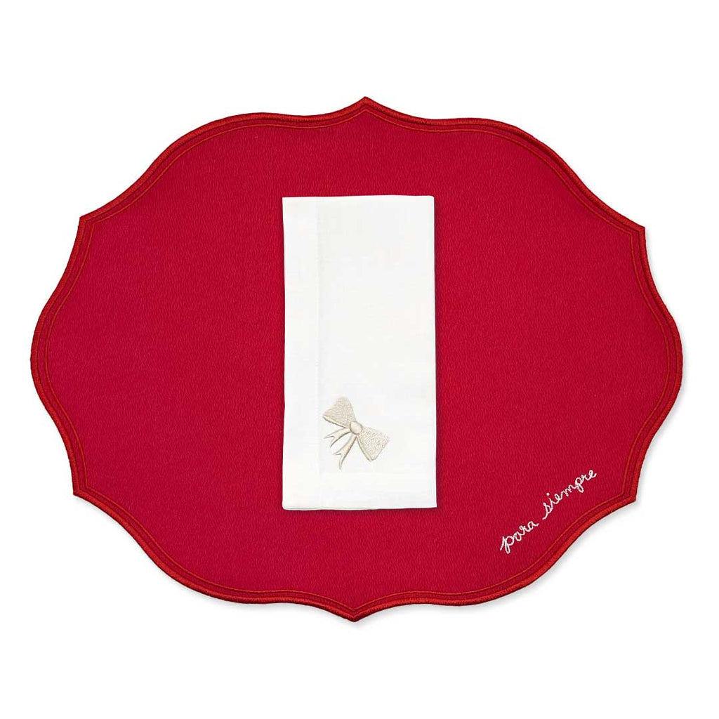 Set de mantelería con individuales de algodón rojo con frase "para siempre" bordada, y servilleta de lino con moño en ivory bordado, marca Zash