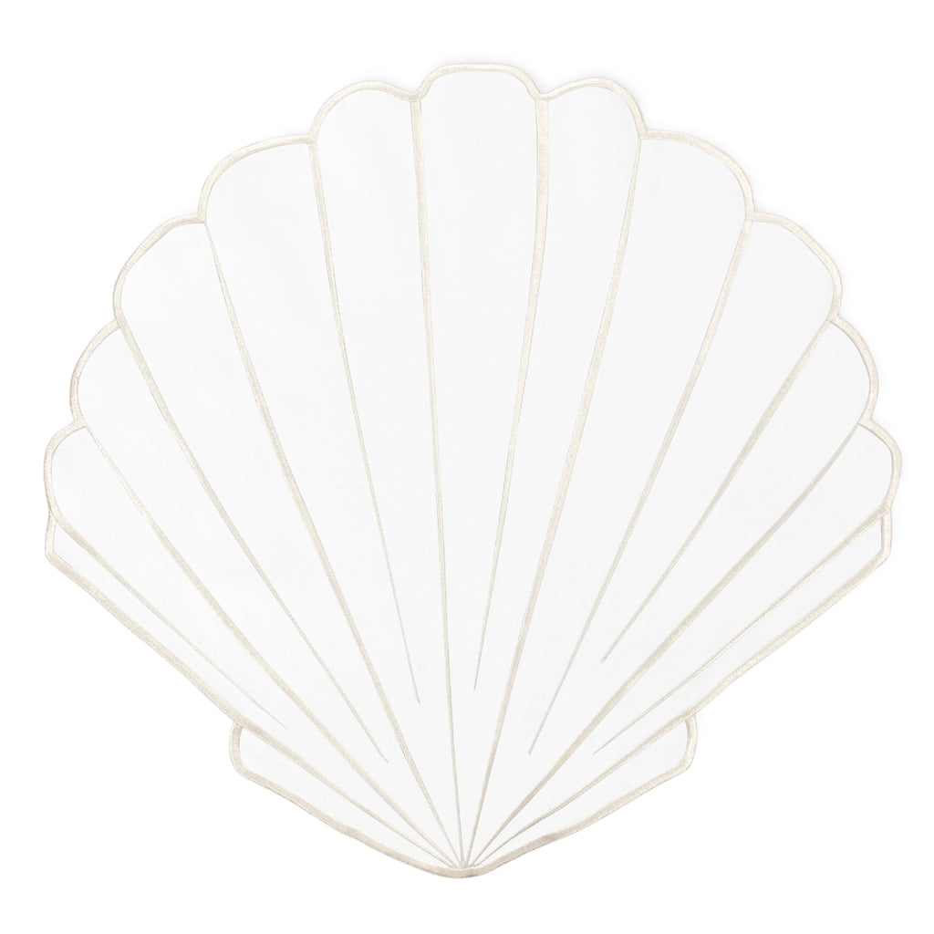 Mantel individual en forma de concha color blanco, con orilla bordada ivory marca Zash, perfecto para mesas de playa 