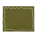 Mantel individual verde olivo con ondas en Ivory de la marca Zash