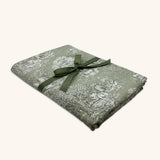 Mantel de Mesa Completo con motivos de Toile con Caballos en Fondo Verde