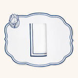 Mantelería Sofía completa con Individual, Servilleta  y Servilletero Tulipán en Lino Blanco y Bordado en Azul. Set para 4 personas