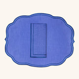 Mantelería Sofía con Individual y Servilleta en Lino Azul y Bordado en Azul. Set para 4 personas