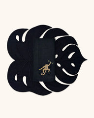 Mantelería Tropic en Lino Negro con Individuales de Hoja y Servilleta Bordado de Chango. Set para 4 personas