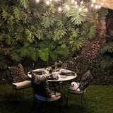 Set Completo de Mantelería Tropic en Lino Negro con Individual y Cocteleras de Hoja Monstera y Servilleta con Bordado de Chango. Set para 4 personas