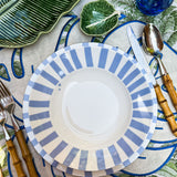 Vajilla con Plato Sopero Candy Cane Azul Claro y Platos Trinche Candy Cane Azul Claro. Set para 4 Personas