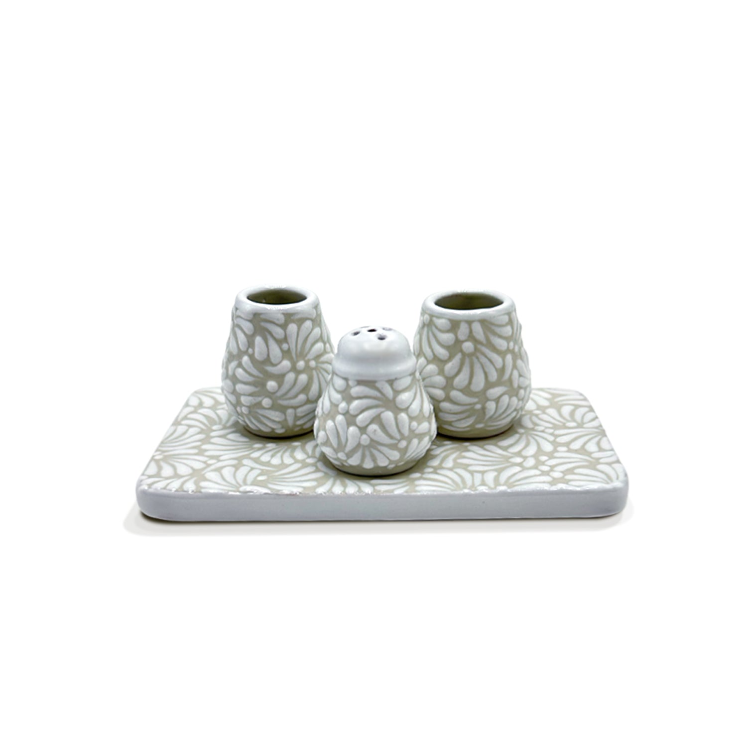 Set de mezcaleros en charolita con salerito, artesanal de talavera en gris y blanco 