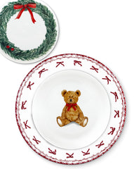 Vajilla con Plato Ensalada con Teddy Bear, Plato Trinche con Guirnalda Roja de Moños y Plato de Pan con Corona Navideña. Set para 4 Personas