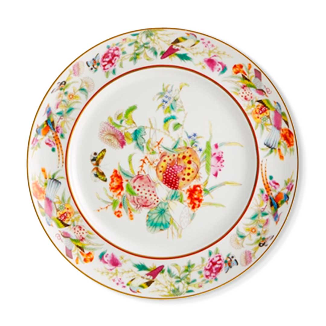 Plato trinche de porcelana con motivos de flora y fauna en colores y bordes con oro, de la colección Paco Real de Vista Alegre