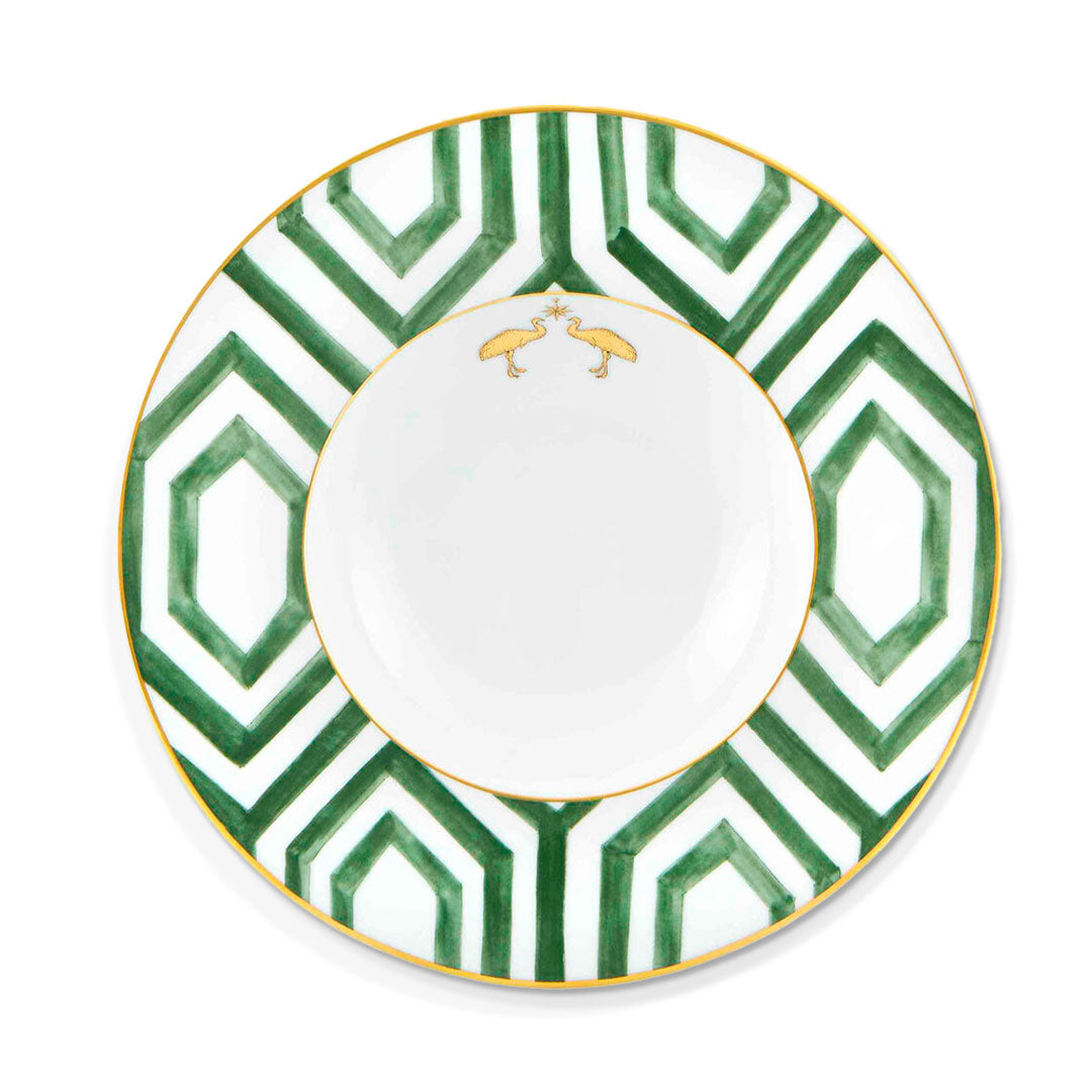 Plato sopero Amazonia de porcelana blanco con detalles verdes y borde de oro de 24 kilates, marca Vista Alegre