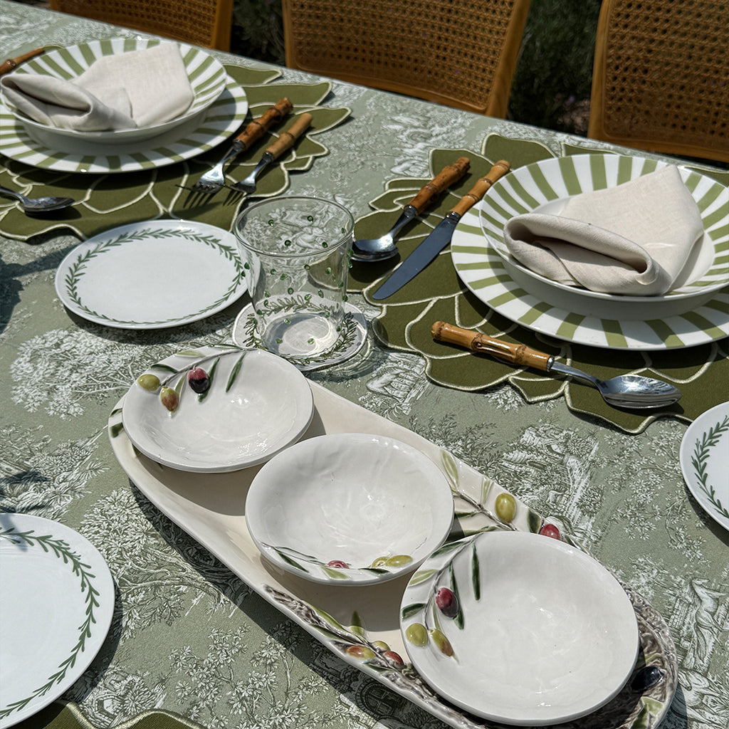 Mantel de Mesa Completo con motivos de Toile con Caballos en Fondo Verde