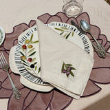 Mantelería Olivos con Individuales Blossom Bordado en Terciopelo Malva. y Servilletas con Bordado de Aceitunas en Lino Arena. Set para 4 personas