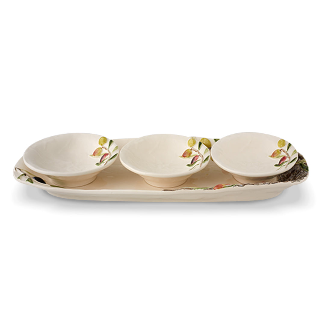 Charola Olival con 3 mini bowls para botana de cerámica beige con aceitunas, marca Bordallo Pinheiro
