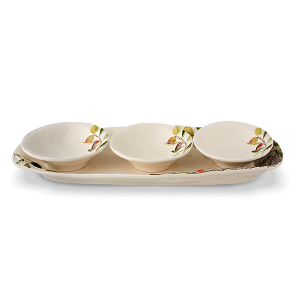 Charola Olival con 3 mini bowls para botana de cerámica beige con aceitunas, marca Bordallo Pinheiro