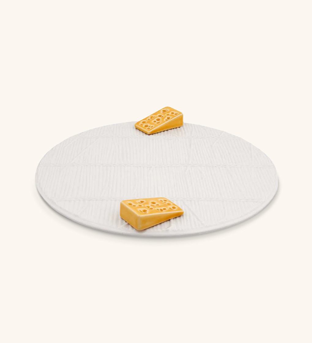 Quesera Blanca Redonda con Quesos. 26 cm.