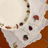 Cocteleras Fall en Lino Blanco con Bordado de Catarina, Bellota, Caracol y Hongo. Set de 4