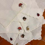 Cocteleras Fall en Lino Blanco con Bordado de Catarina, Bellota, Caracol y Hongo. Set de 4