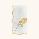 Servilleta Big Daisy en Lino Blanco con Bordado de Flor en Amarilla . Set de 4