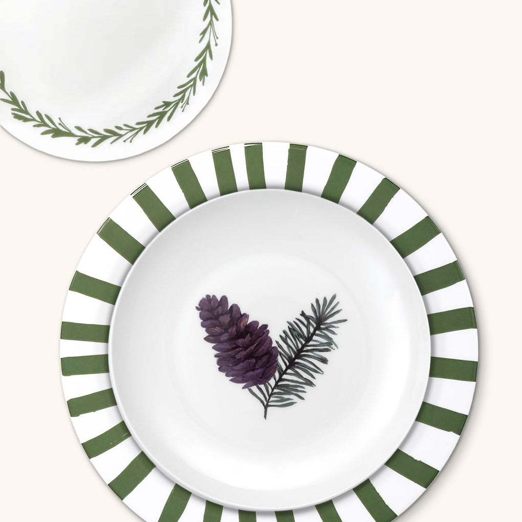 Vajilla con Platos para Ensalada con Pinecone, Platos Trinche Candy Cane Verde Bosque y Platos de Pan con Guirnalda Verde. Set para 4 Personas