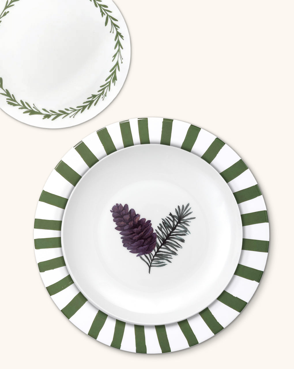 Vajilla con Platos para Ensalada con Pinecone, Platos Trinche Candy Cane Verde Bosque y Platos de Pan con Guirnalda Verde. Set para 4 Personas