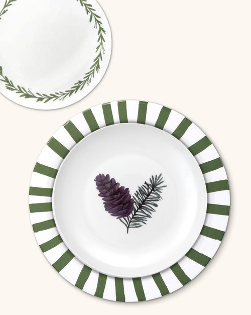 Set de Vajilla con 4 Platos para Ensalada Pinecone, 4 Platos Trinche Candy Cane Verde Bosque y 4 Platos para Pan con Guirnalda Verde