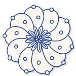 Individual Identidad en Lino Blanco con Bordado de Biznaga en Azul, diseñada por Sofía Aspe Interiorismo para Zash