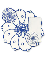 Set de Mantelería Identidad con Individuales, Servilletas y Coasters en Lino Blanco con Bordado en Azul . Set para 4 personas