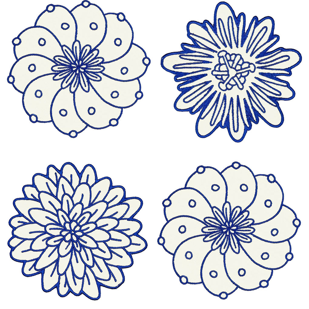 Set de 4 Coasters Identidad en Lino Blanco con Bordado de Biznaga, Paciflora y Dalia Azules, diseñado por Sofía Aspe Interiorismo para Zash