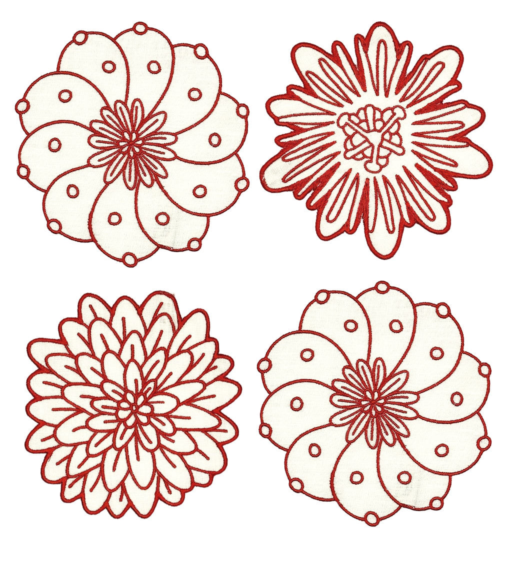 Set de 4 Coasters Identidad en Lino Blanco con Bordado de Biznaga, Paciflora y Dalia Rojas, diseñadas por Sofía Aspe Interiorismo para Zash