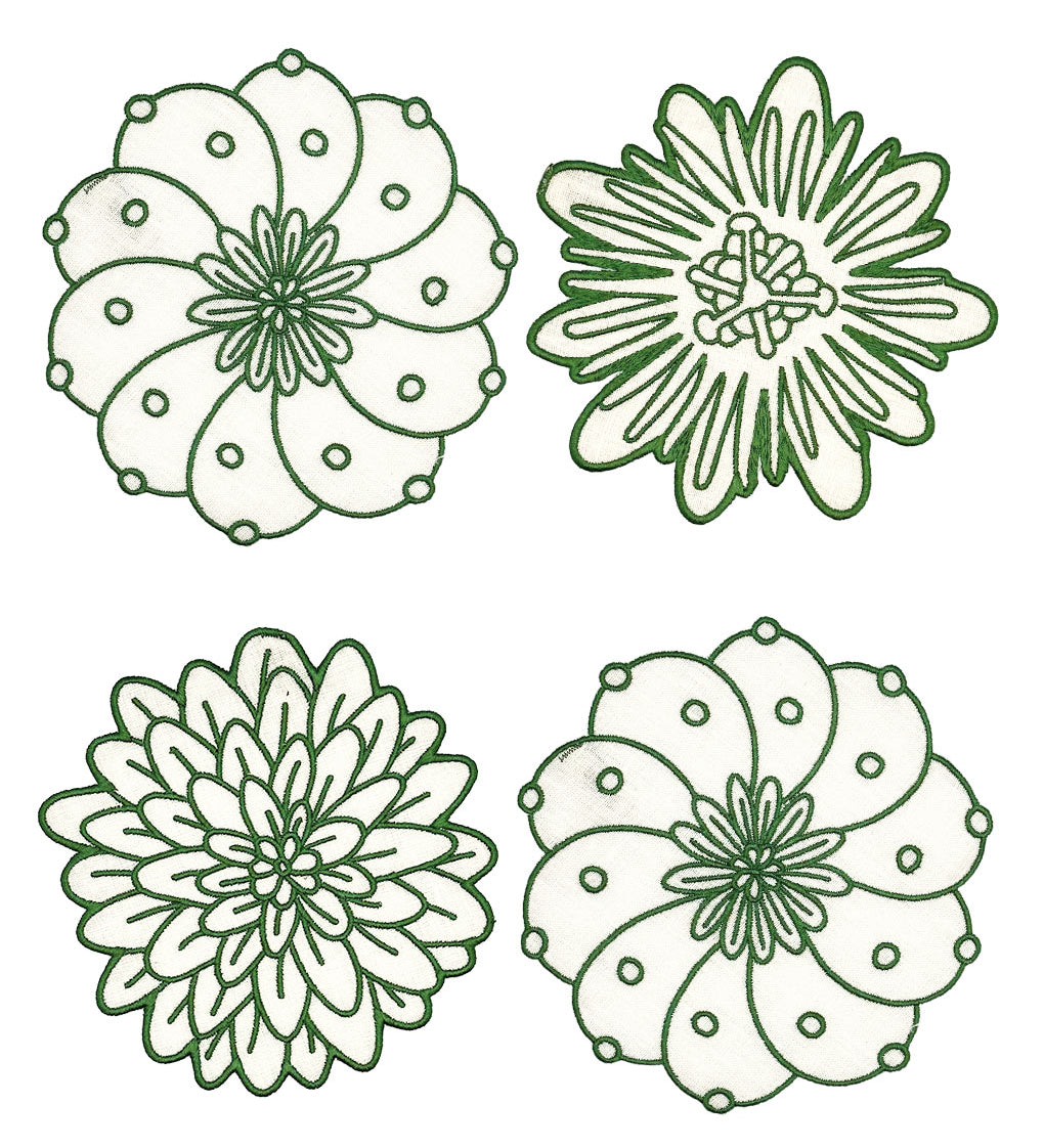 Set de 4 Coasters Identidad en Lino Blanco con Bordado de Biznaga, Paciflora y Dalia Verdes, diseñado por Sofía Aspe Interiorismo para Zash