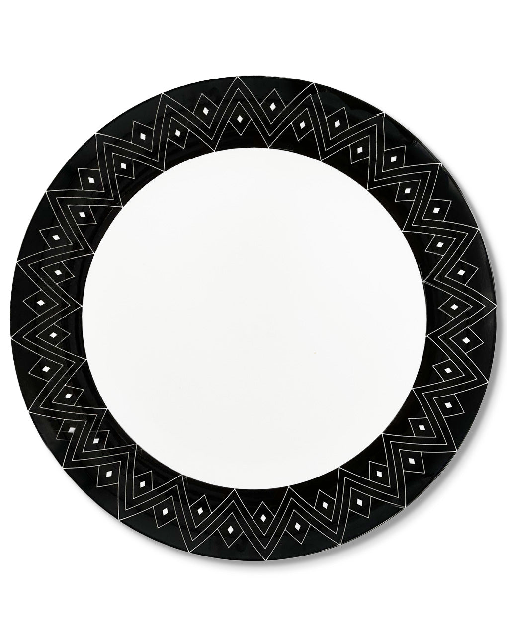 Bajoplato de porcelana blanco con borde negro con decoraciones geométricas, de la colección de Identidad diseñada por Sofia Aspe Interiorismo para Zash