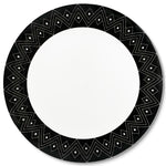 Bajoplato de porcelana blanco con borde negro con decoraciones geométricas, de la colección de Identidad diseñada por Sofia Aspe Interiorismo para Zash