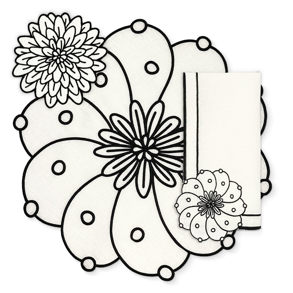 Set de Mantelería Identidad con Individuales, Servilletas y Coasters en Lino Blanco con Bordado en Negro, diseñado por Sofía Aspe Interiorismo para Zash